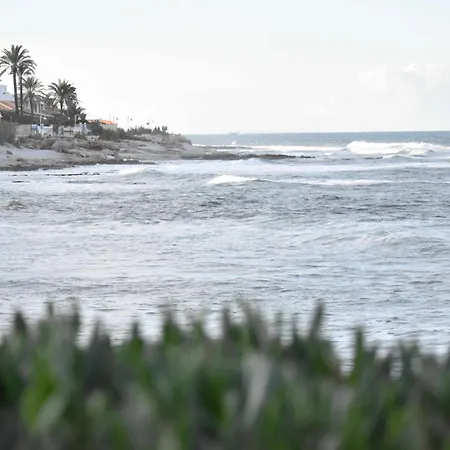 Moderno Tranquilo Con Piscina Y Jardin
